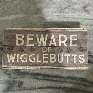 BEWARE OF WIGGLEBUTTS" stand up 3D decor